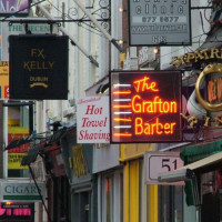 Reclameborden in Grafton Street