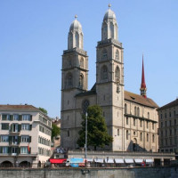 Zijaanzicht van de Grossmünster