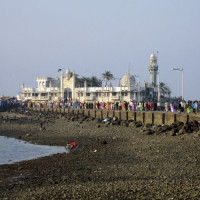 Vergezicht op de Haji Ali Dargah en Moskee