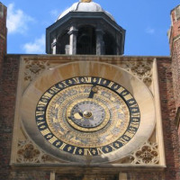 Klok op het Hampton Court Palace