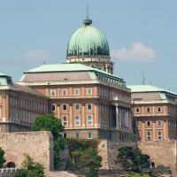 Zicht op het Historisch Museum van Boedapest