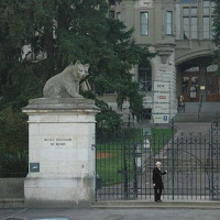 Ingang van het Historisch Museum van Bern