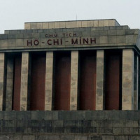 Opschrift op het Ho Chi Minh Mausoleum