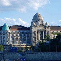 Zicht op het Hotel Gellért