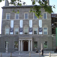 Voorgevel van de Dublin City Gallery The Hugh Lane