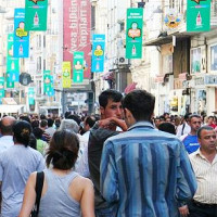 Wandelaars op de Istiklal Caddesi