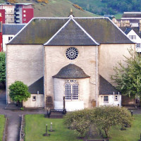 Zicht op de Kirk of the Canongate