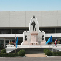 Standbeeld voor het Koninklijk Luchtmachtmuseum
