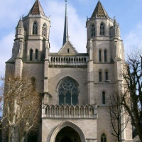 Vooraanzicht Kathedraal van Saint-Bénigne