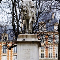 Ruiterstandbeeld in Le Marais