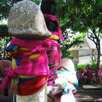 Beeldjes bij het Lingam Schrijn