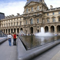 Aan het Louvre