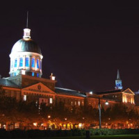 Nachtbeeld van de Marché Bonsecours