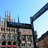 Naambord van de Marienplatz