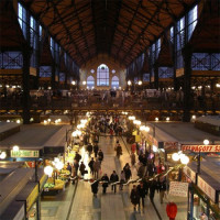 Binnen in de grote Markthal