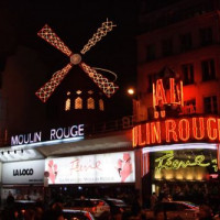 Nachtbeeld van de Moulin Rouge