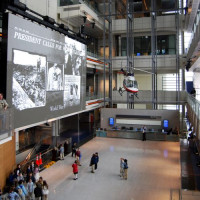 Binnen in het Newseum