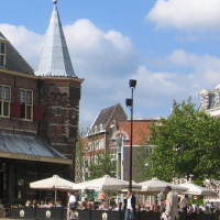 Zicht op de Nieuwmarkt en de Waag