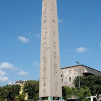 Zicht op de Egyptische Obelisk