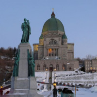 Standbeeld voor het Oratoire Saint-Joseph