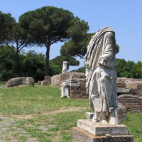 Beeld in Ostia Antica