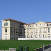 Stuk van het Palais du Pharo