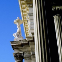 Aan het Palais Longchamp