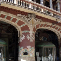 Bogen aan de buitenkant van het Palau de la Musica Catalana