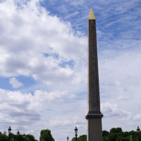 Wandelaars op de Place de la Concorde