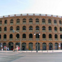 Aan de Plaza de Toros