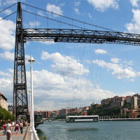 Zicht op de Puente Colgante