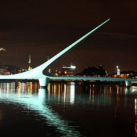 Zicht op de Puente de la Mujer