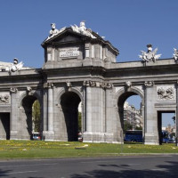 Voorkant van de Puerta de Alcalá