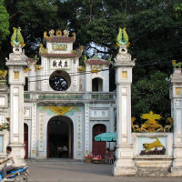 Poort van de Quan Thanh Tempel