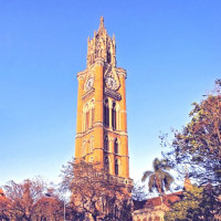 Zicht op de Rajabai Tower