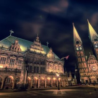 Stadhuis en standbeeld van Roland