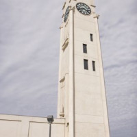 Onder aan de Sailors Memorial Clock Tower