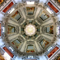 Onder de koepel van de Salzburger Dom