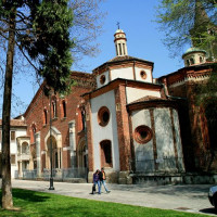 Aan de Sant'Eustorgio basiliek