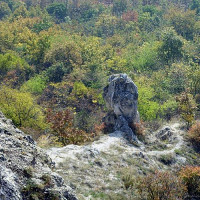 Rotsformatie in het Sas-hegy Natuurreservaat