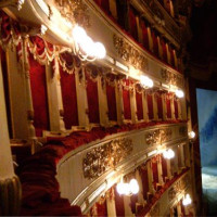 Binnen in La Scala