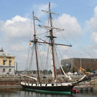 Zeilboot bij het Scheepvaartmuseum