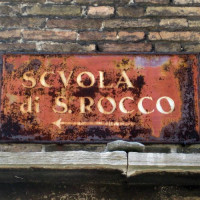 Naambordje van de Scuola di San Rocco