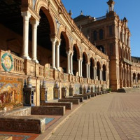 Bankjes rond het Plaza de España