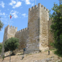 De muren van het Castelo De São Jorge