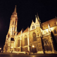 Matthiaskerk bij nacht