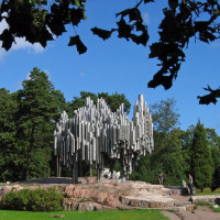 Zicht op het Sibeliusmonument