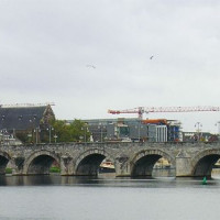 Zijaanzicht van de Sint-Servaasbrug