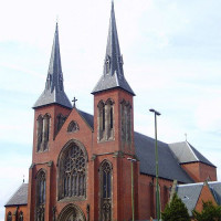 Zijaanzicht op St. Chad’s Cathedral