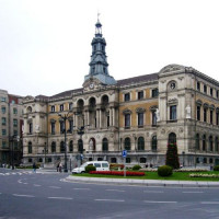 Totaalbeeld van het Stadhuis van Bilbao